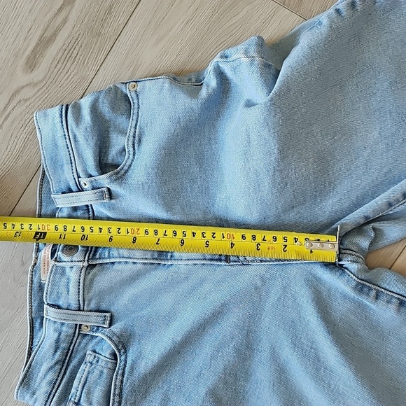 Levi's High Waisted Mom Jeans, Size 26 - Picture 5 of 16